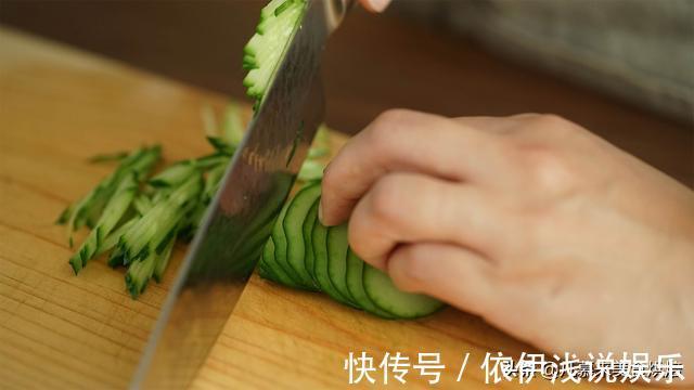主菜|原来黄瓜切法有这么多种，黄瓜的花式切法大全图文详解，一看就会