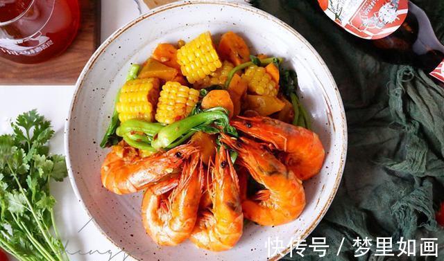南瓜|46岁阿姨一人食午餐,焖一锅饭菜都有了,网友家里没矿,吃不起