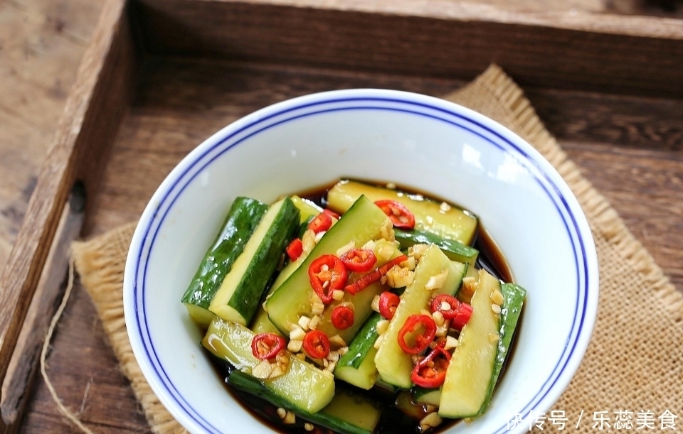 过年最馋的此道凉拌菜,做法简单,酸辣开胃,脆嫩爽口,帮助消化
