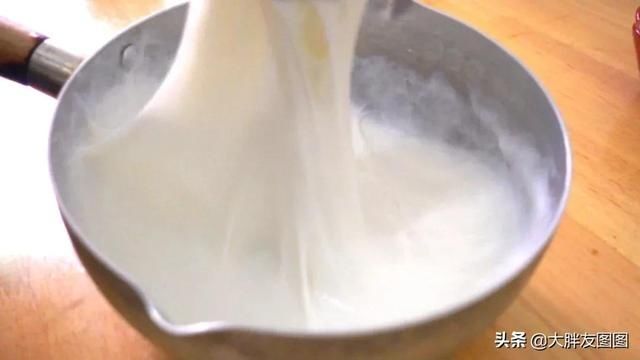 牛奶水麻薯,5分钟就能搞定的甜水美食,无烤箱,滑溜溜,绝了