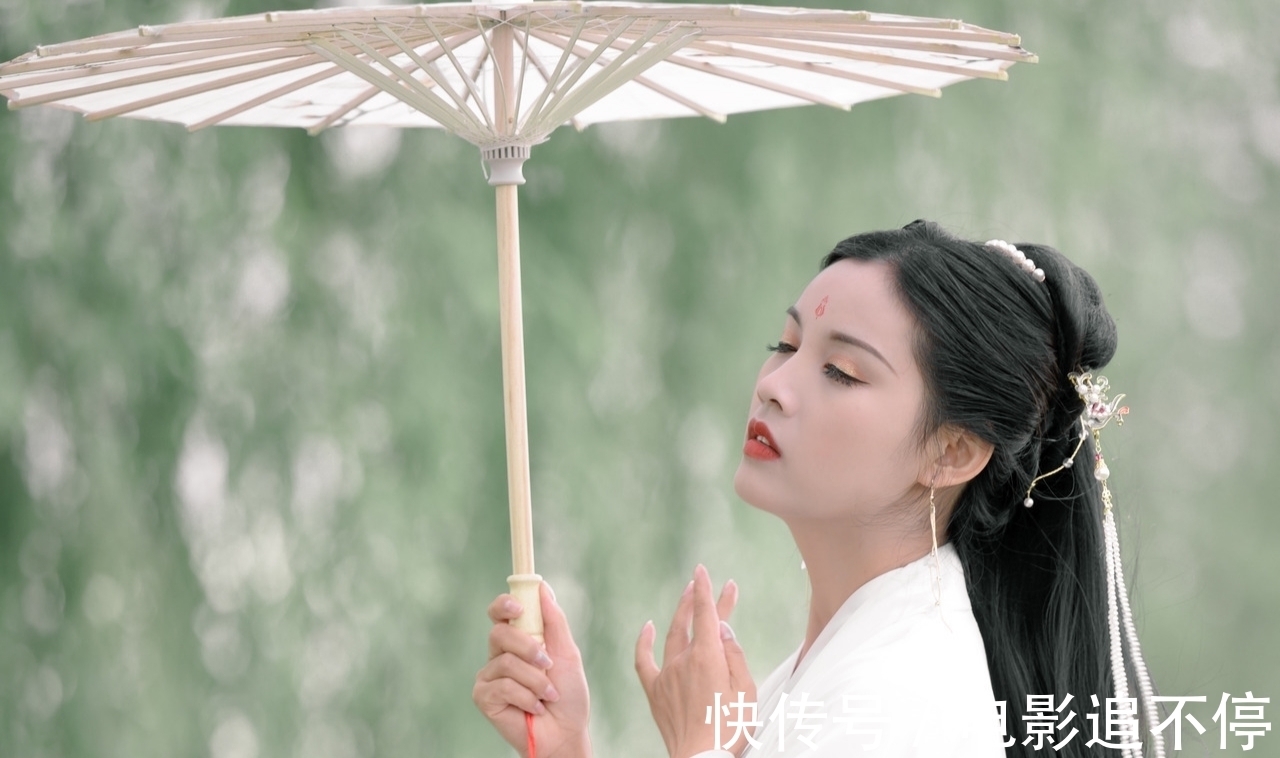 青山|词丨落桐翩似蝶衣行。一脉青山须纵马,休怕。吟风咏月寄浮生