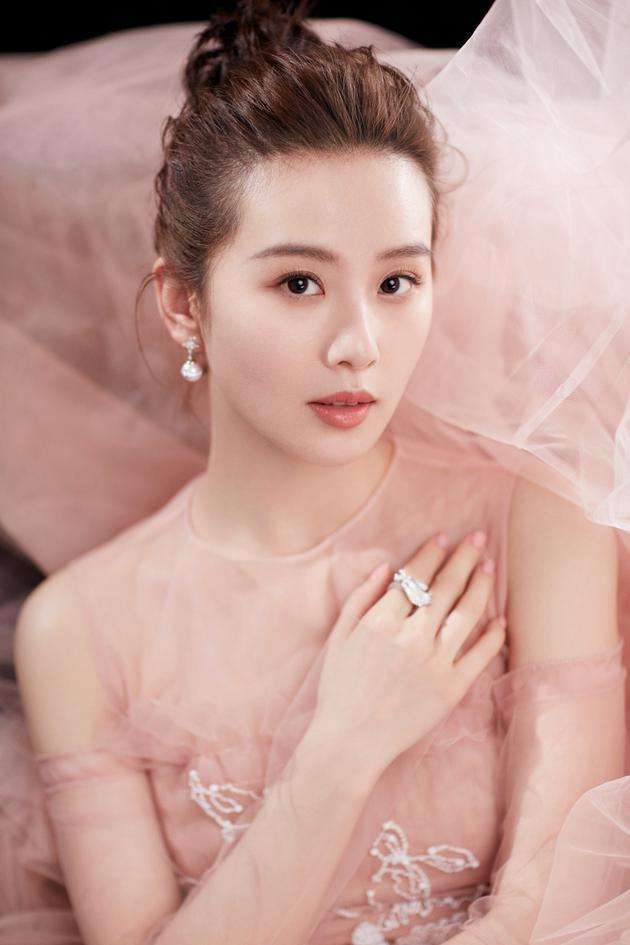 大幂幂 女人40别总披头散发,很显老,试试这4款发型,气质好到让人羡慕