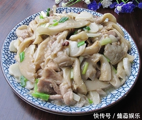 此菜富含多种氨基酸,促进智力发育,对婴儿和老人的健康十分重要