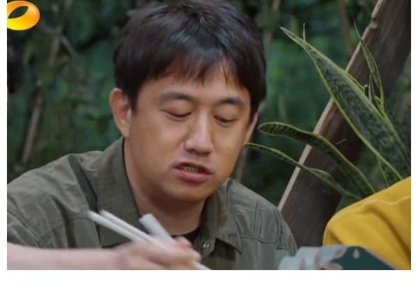 張藝興|張藝興節目主廚首秀翻車？金婧捧場表情浮夸，女嘉賓餐后吃零食