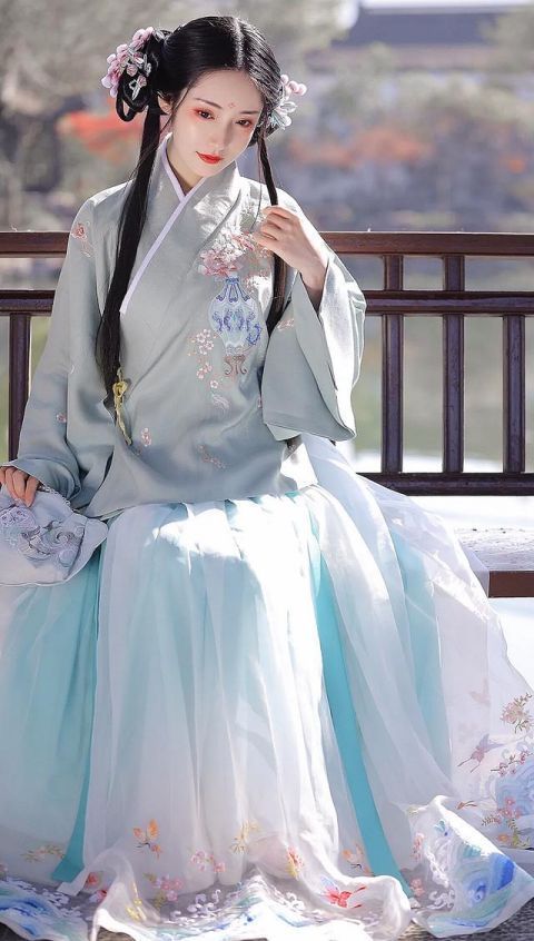 “汉服+jk制服”穿法火了本以为在乱搭，结果双坑少女都沦陷了