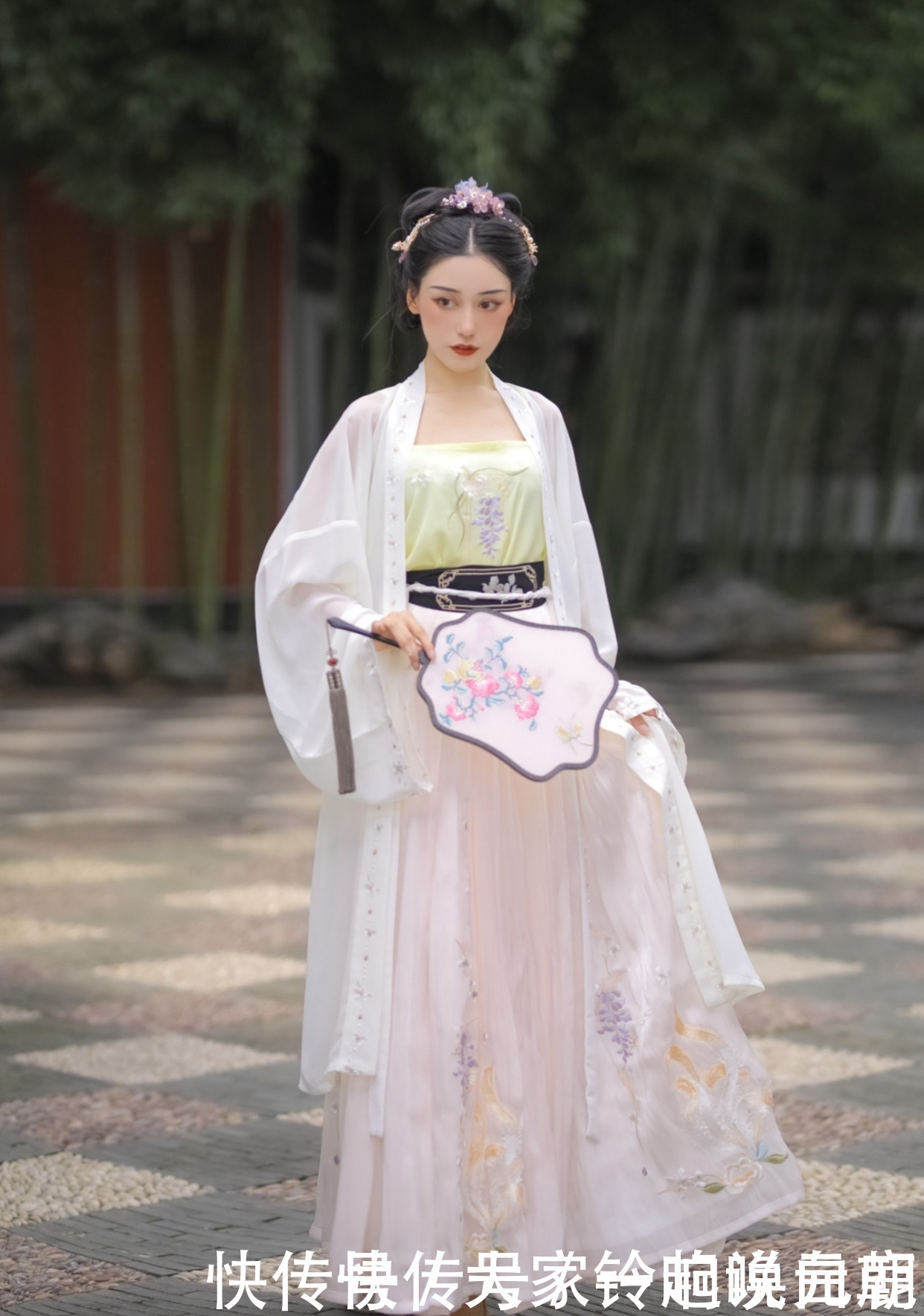 廉价感|精致好看的“七尾狐”汉服，大多数人不愿入手，这是怎么回事呢