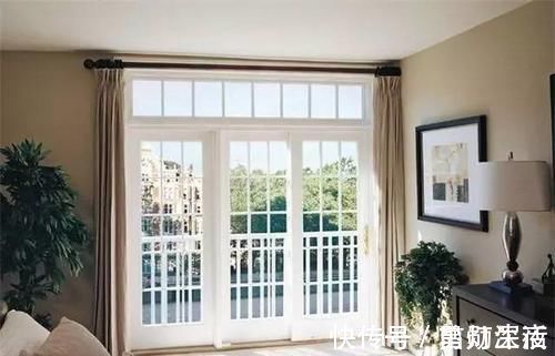 阳台门|阳台万万不要装推拉门,有钱人就不会这样做,后悔我家装太早了