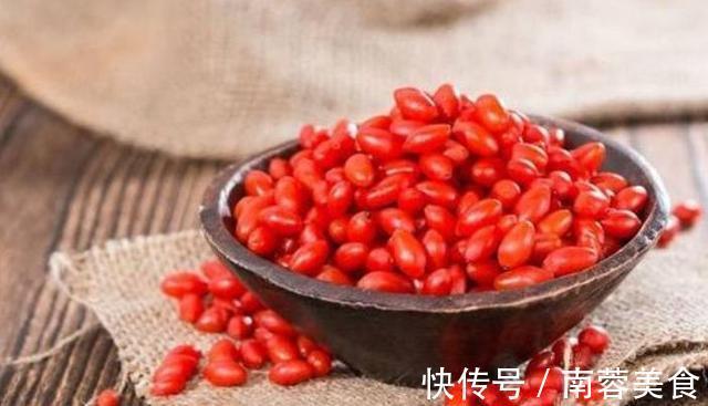 常吃|气色好的人全靠吃,女性常吃3物,补水嫩肤,排毒养颜,效果好