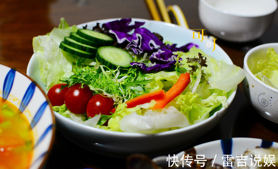 难得一家人周末聚餐，做点荤素搭配的好菜，晚餐有春天的气息