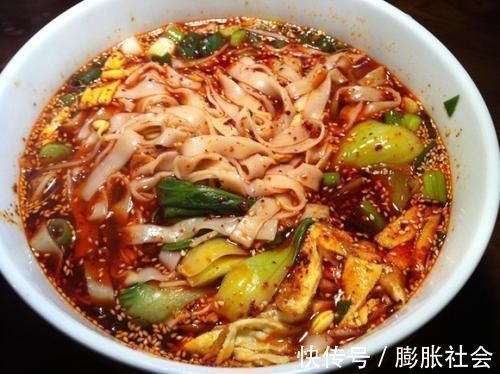辣椒粉|冬天来上一碗开胃暖心的酸汤面,太幸福了,好吃到连汤汁都不剩