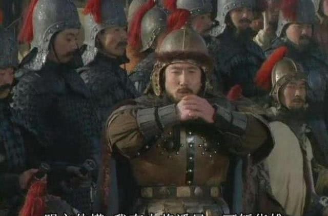 关羽|演义中曹操为何不派人战华雄，反而让功于关羽？你看袁绍兄弟干了啥