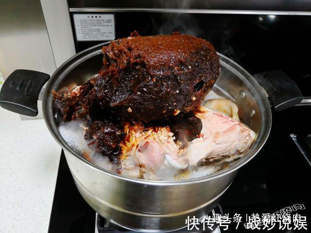 耳朵眼|一百多买个大猪头,卤好了全家都爱吃,肉香皮弹卷饼吃一点也不腻