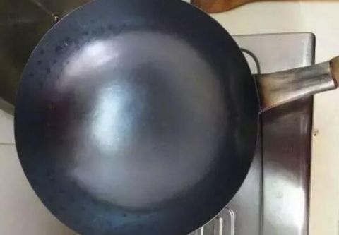 家里铁锅总生锈,教你简单方法,铁锅再也不生锈,可惜早点没学到