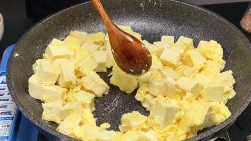 番茄+豆腐+鸡蛋这样做，鲜嫩爽滑，营养丰富，做法也很简单