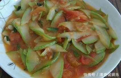  可口|西红柿炒角瓜。酸甜可口，开胃下饭，简单易做，大人小孩都爱吃