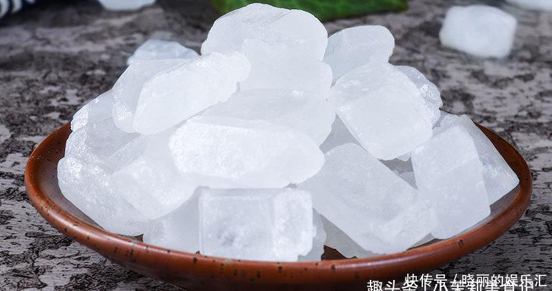 超市|买冰糖时,选白冰糖还是黄冰糖?超市员工:这种“假冰糖”可别买