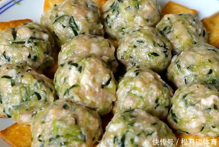 黄瓜不要再腌着吃了,加一块豆腐,清香软糯又营养,比大鱼大肉香