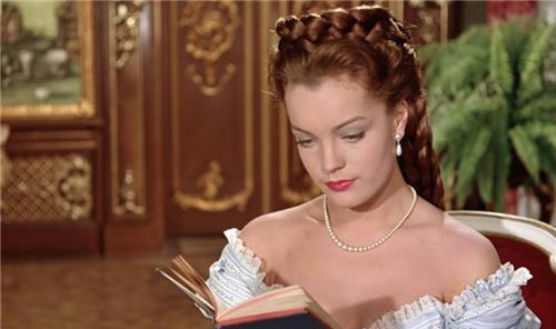 醉垂鞭&茜茜公主的腰围真的不到50cm吗?看完这组绝版彩照,你就明白了