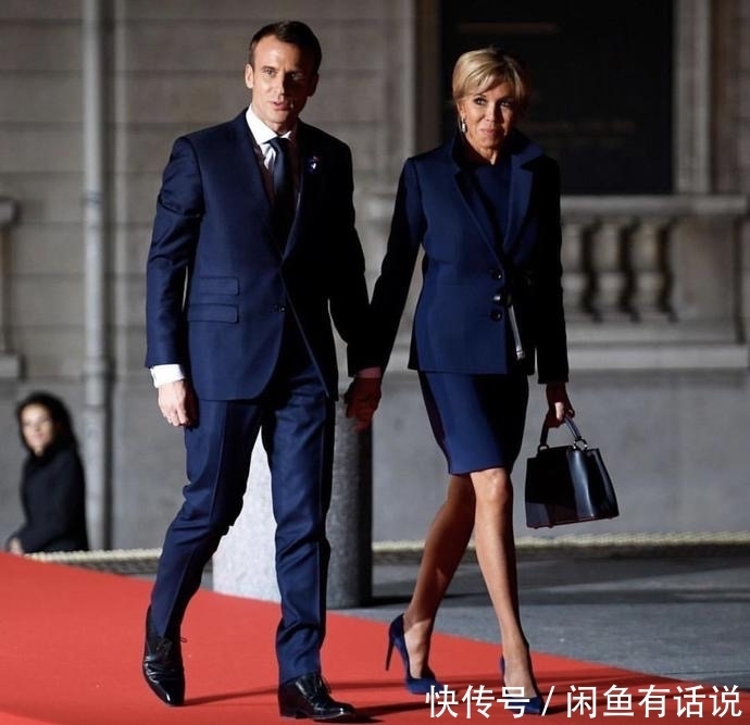 夫人|法国夫人终于换发型,扎小啾啾配西装好年轻,被老公全程牵着真甜