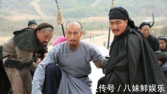 金器&一官员裹草席下葬,300年后坟墓却挖出10亿珍宝,原来另有隐情?