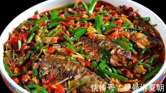 鲫鱼和小葱的新吃法,做法简单,营养美味又解腻,上桌都抢着吃
