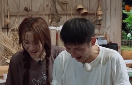 《向往4》黄磊花3小时做叫花鸡,何炅一举动穿帮网友懒得装