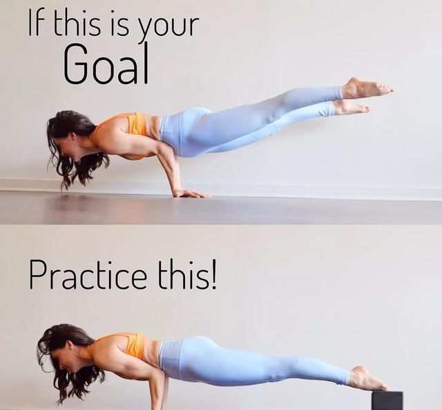 下犬式|瑜伽砖的12种巧妙用法！让动作变简单或让动作变难，任你选！