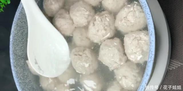 肉馅|教你做好吃的肉丸子,滑嫩Q弹味道鲜美,冬天吃既美味又解馋