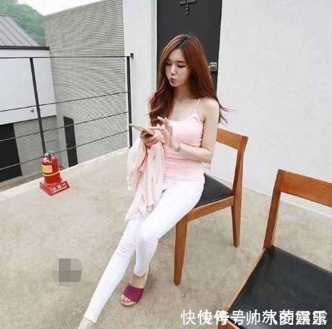 紧身牛仔裤 紧身牛仔裤美女,穿出好看迷人的身段,养眼又优雅