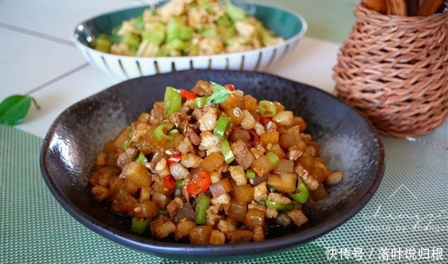  《中餐厅》张亮做的这道菜，随手一炒真是香，比鱼香肉丝还下饭