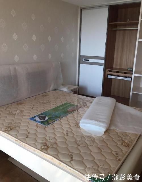 新房|参观同事家新房,全屋贴瓷砖,还把冰箱放在阳台的,头一次见啊