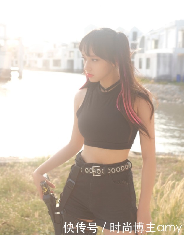 看起来|牛仔裤穿出“新花样”?腰部系带成潮流,腰不够细驾驭不起