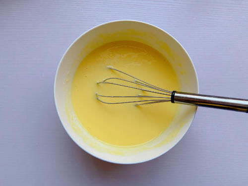 吐司的神仙吃法，配上酸奶和鸡蛋，简单一烤，外酥里嫩一吃就爱上