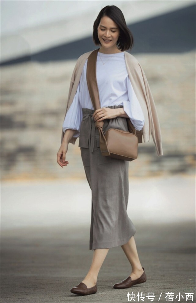 半身裙|秋天穿裙子,选对款式才是关键!试试下面这几组搭配,显瘦还时髦