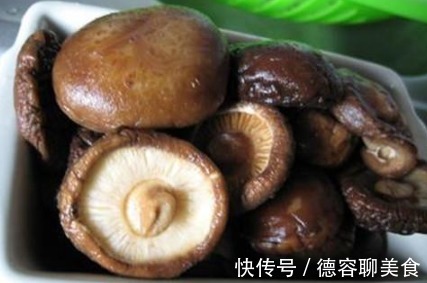 肥厚|泡香菇干,别只会加清水!再加这2样,十分钟快速泡发,干净肥厚