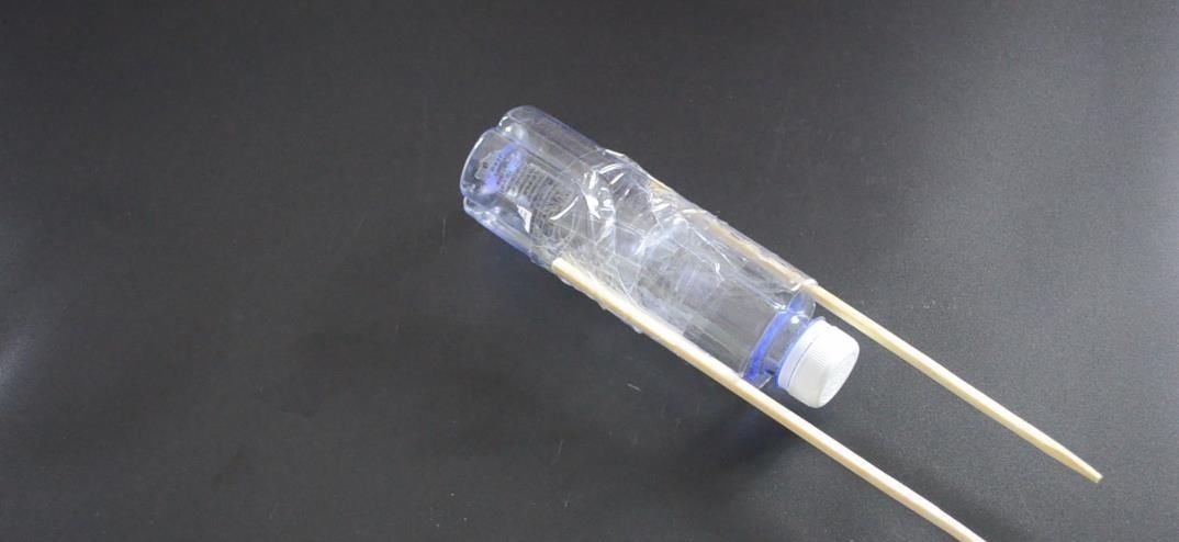 塑料瓶上绑2根筷子, 这个作用太棒了, 解决了很多家庭的烦恼