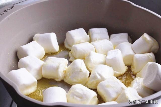 一袋棉花糖,一把花生,教您自制牛轧糖,零添加,做法简单还好吃