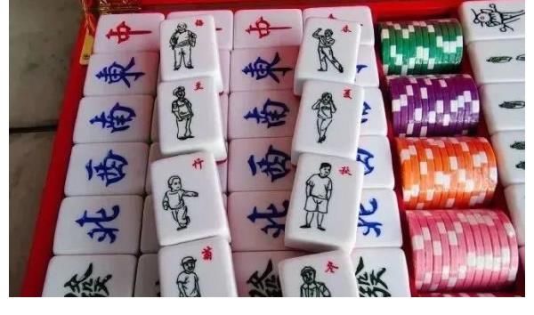 《鄉(xiāng)村愛情》出麻將了，“一筒”變成了“劉能”