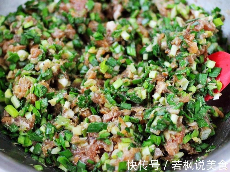 天冷了，用它包饺子，鲜嫩多汁，比白菜馅好吃，老公一次吃两大盘