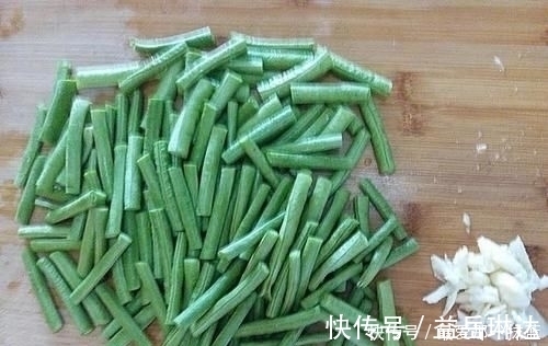 长豆子|天然“胰岛素”找到,每天炒一盘,健脾胃降糖,夏天多吃好