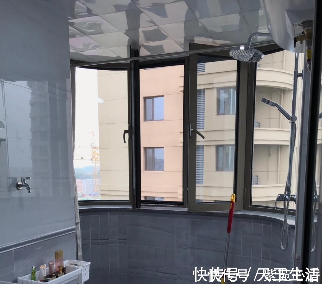 原木色|新房通风三个月，一家四口幸福入住！餐厅巴掌大，谁见过晒一晒！
