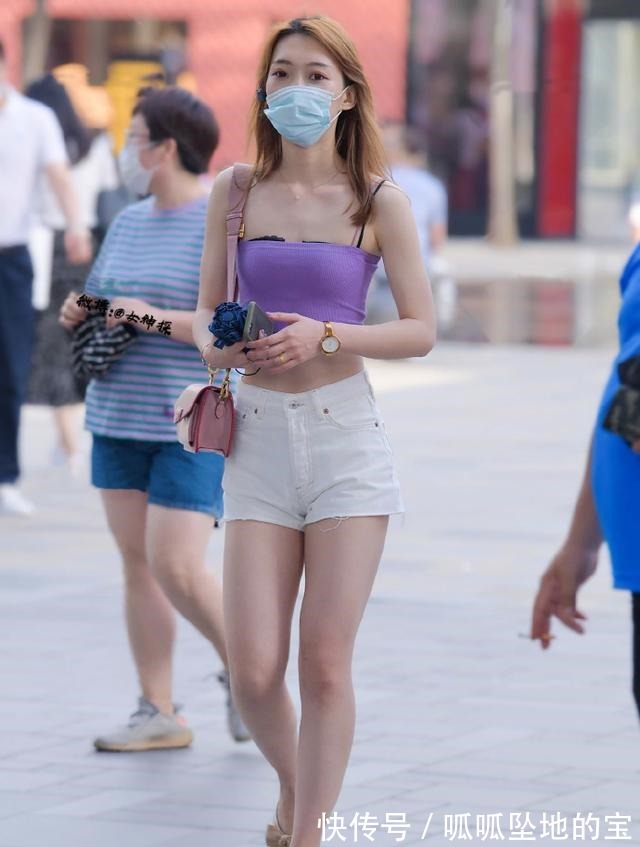 美女 身材瘦小的美女这样搭配,时尚修身显气质,每个人都是你的观众