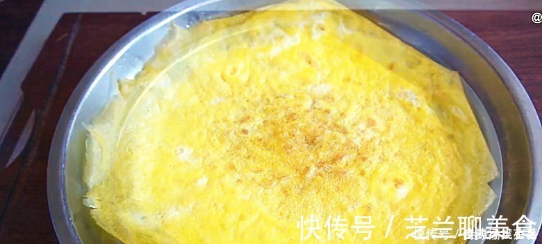 黑暗料理|皮蛋放锅里蒸一蒸，饭店一份要48，在家成本8元，待客有面子