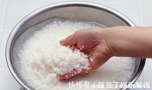 白醋|毛巾用久了臭又滑,这样清洗一遍跟新买的一样,不得不感叹聪明