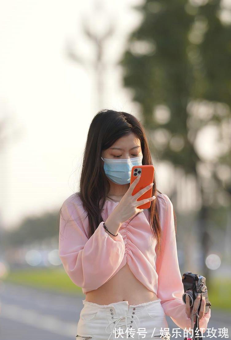 微喇叭裤|挂脖衫配修身微喇叭裤,显瘦显身姿,靓丽简约休闲有型