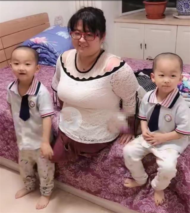 孩子|“无腿妈妈”执意生孩子，试管生下双胞胎，5年后她过得怎么样了