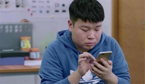 孩子|女儿姓“白”,爸爸取名自认大气上档次,宝妈你再念一遍试试