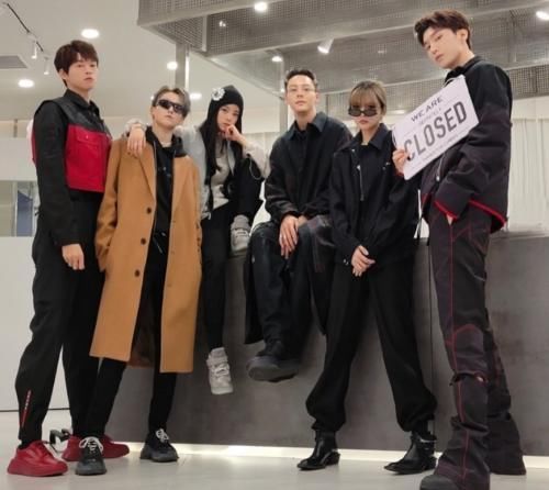 综艺 关系立显?刘雨昕带队友上综艺,全程和她黏在一起,却孤立孔雪儿