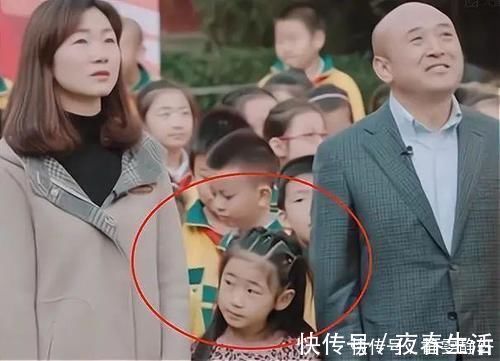 痛斥|儿子当众“痛斥”父母偏心妹妹，看到妹妹脸后，网友：不偏心难！