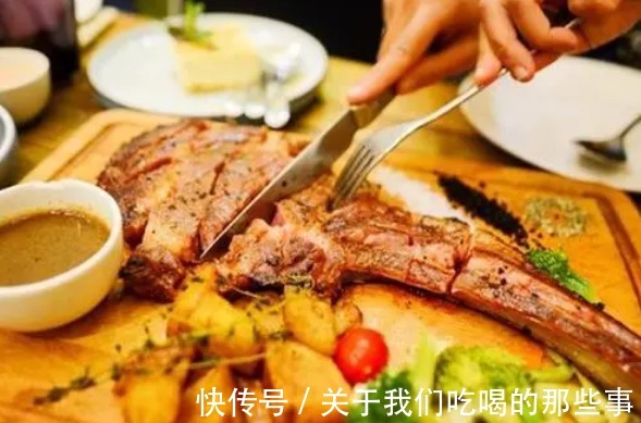 吃西餐|吃牛排时,上餐前的柠檬水,别直接喝掉,了解这些,就不会闹笑话